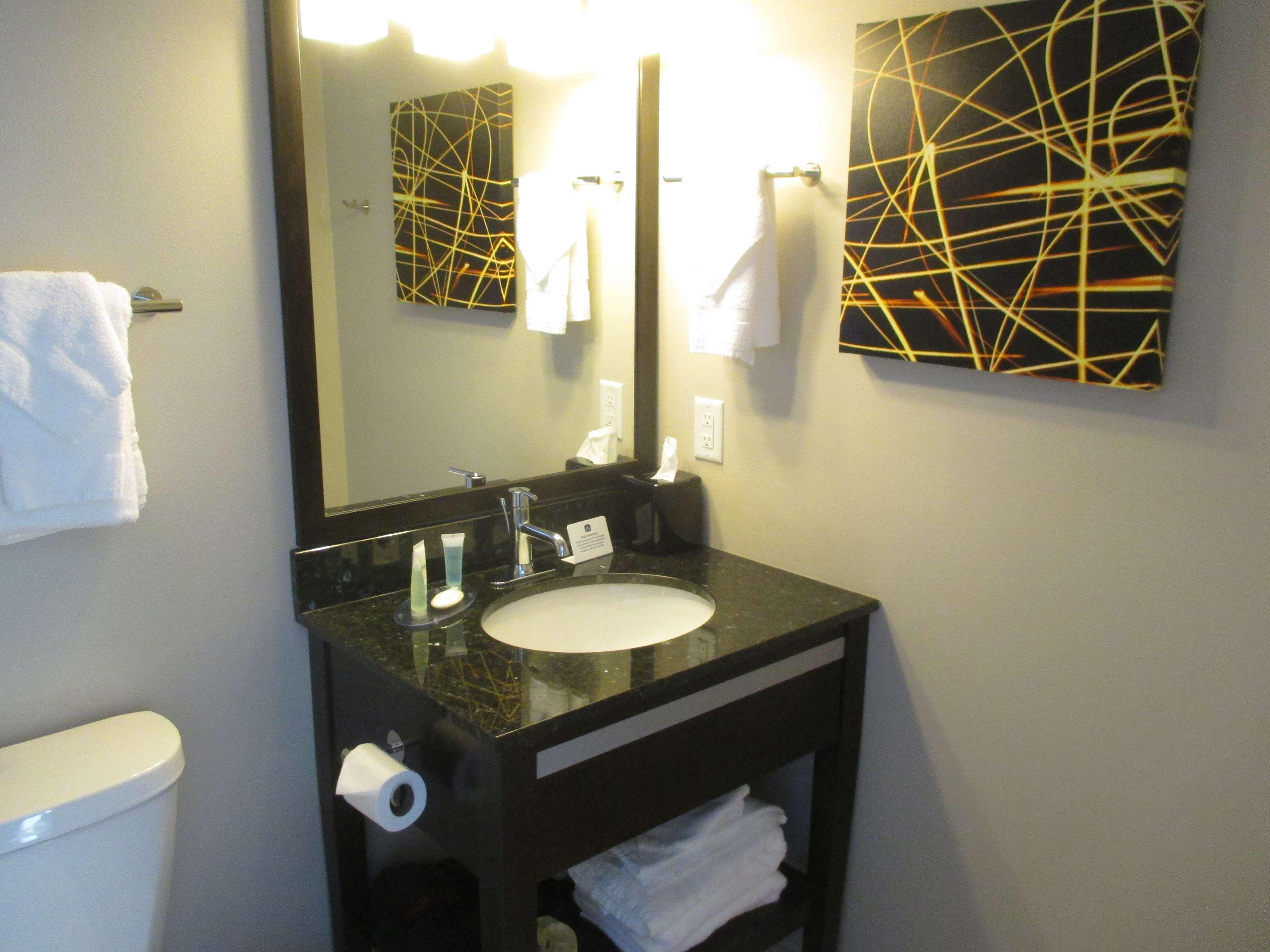 Best Western Harvest Inn & Suites Grand Forks Eksteriør billede