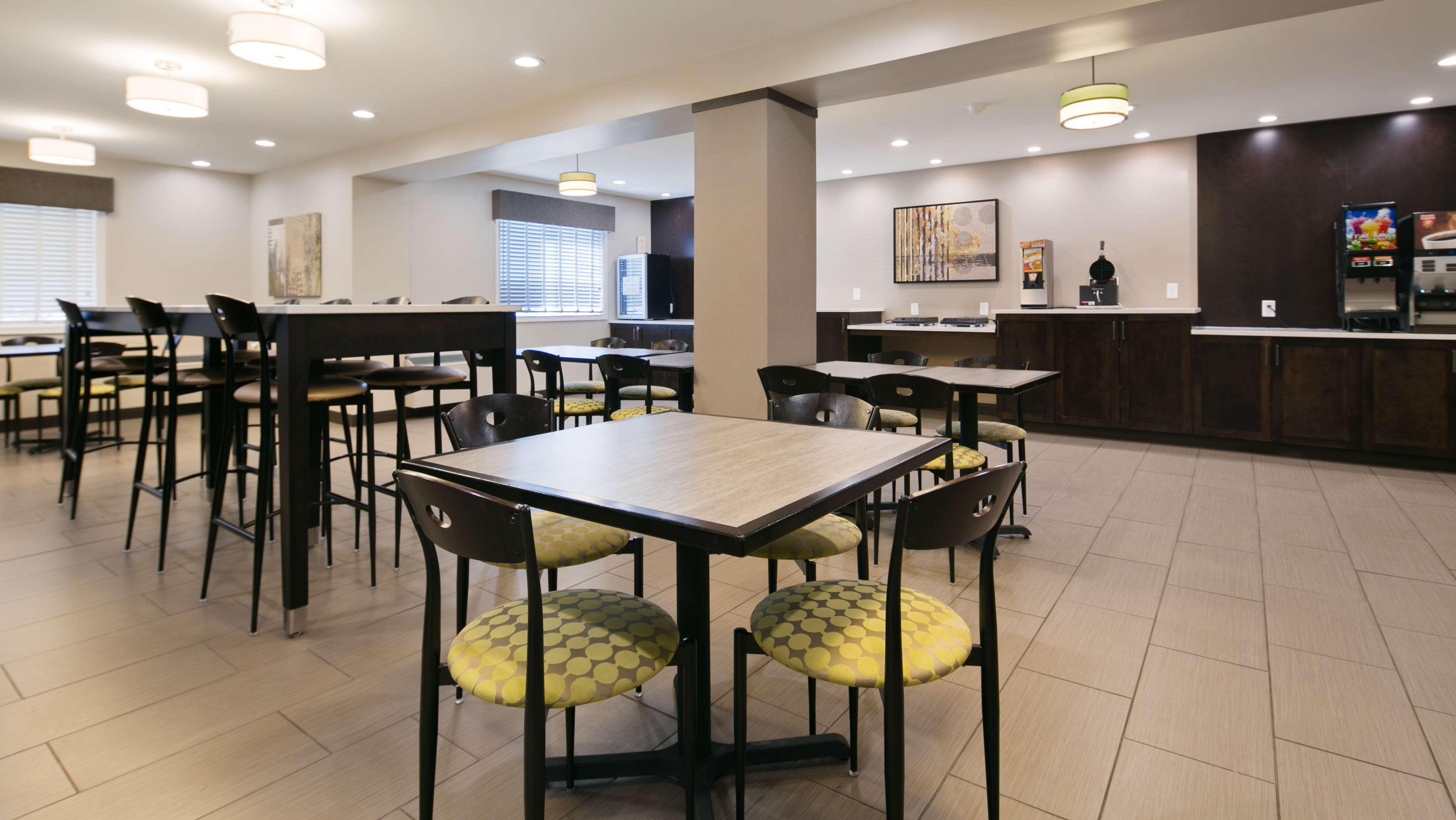 Best Western Harvest Inn & Suites Grand Forks Eksteriør billede