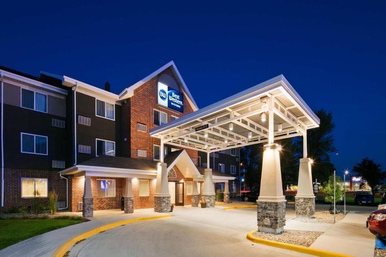 Best Western Harvest Inn & Suites Grand Forks Eksteriør billede