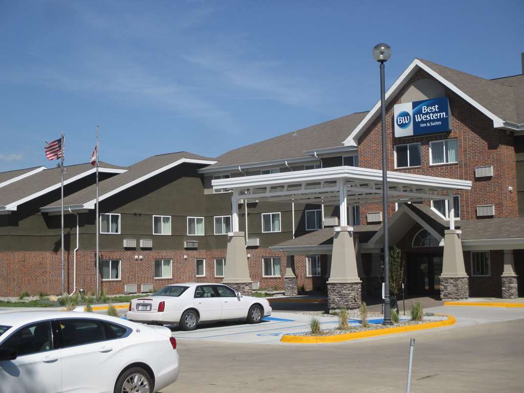 Best Western Harvest Inn & Suites Grand Forks Eksteriør billede
