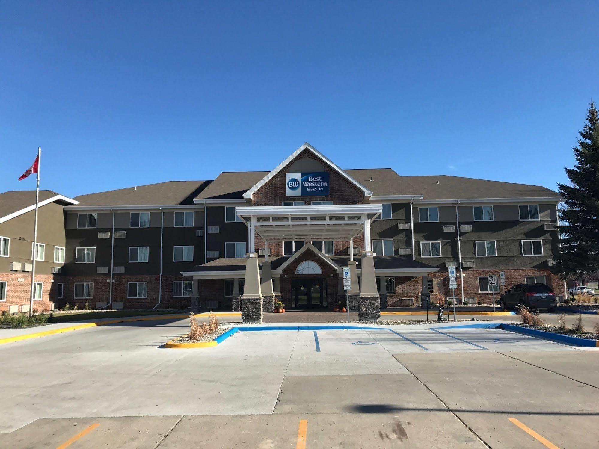 Best Western Harvest Inn & Suites Grand Forks Eksteriør billede