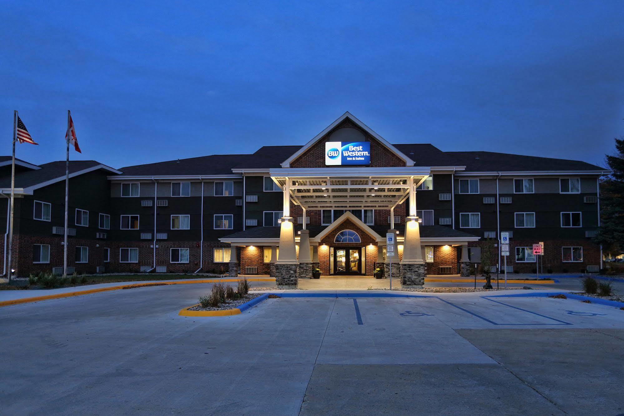 Best Western Harvest Inn & Suites Grand Forks Eksteriør billede